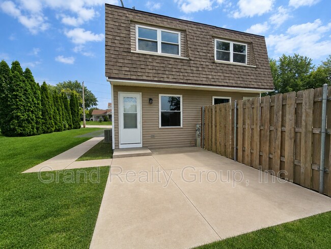 Building Photo - 632 Anita Ave