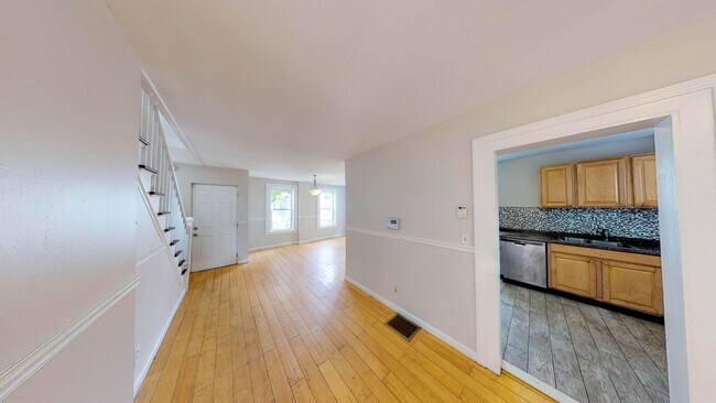 Building Photo - 3 Bedroom Single Family Home!
