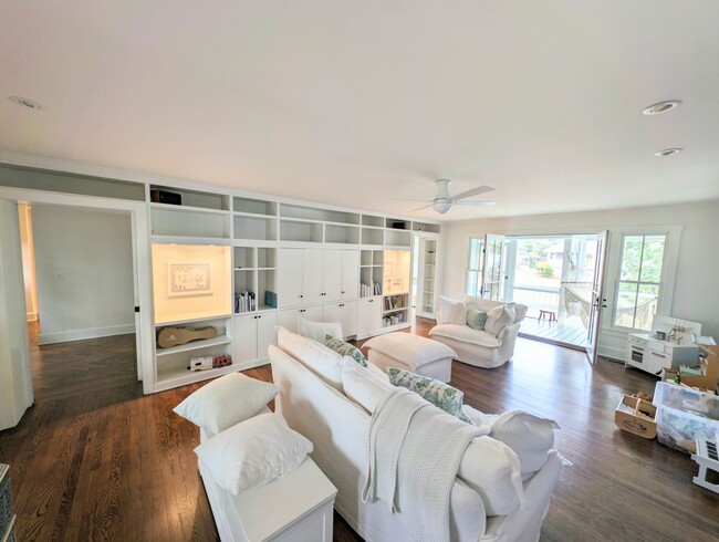 Building Photo - 7200 Airlie Pl