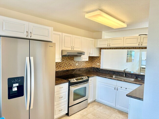 Building Photo - Golf course and Ocean Views  from this 3 bedroom 2 bath condo!