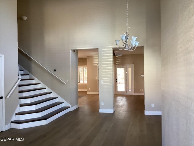 Building Photo - 305 Cloud Song E