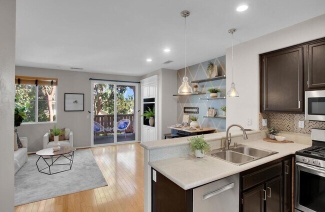 Building Photo - 6068 Paseo Salinero