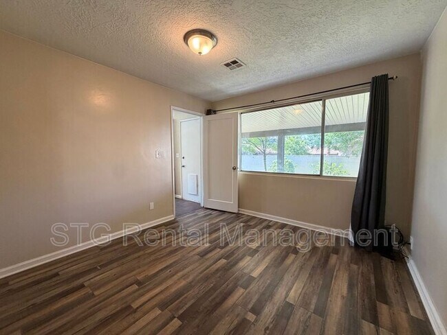 Building Photo - 337 W 200 N