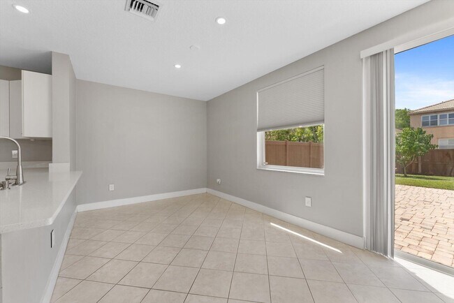 Building Photo - 9825 Scribner Ln