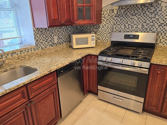 Building Photo - 1649 S Bailey St