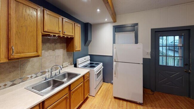 Building Photo - 711 E Cameron St