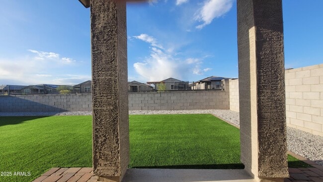 Building Photo - 15998 W Smoketree Dr
