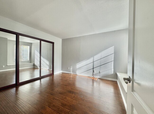 Building Photo - 9325 W Desert Inn Rd