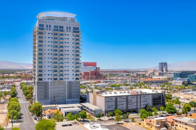 Building Photo - 900 S Las Vegas Blvd