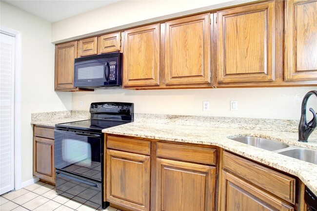 Building Photo - 1304 Harwell Dr