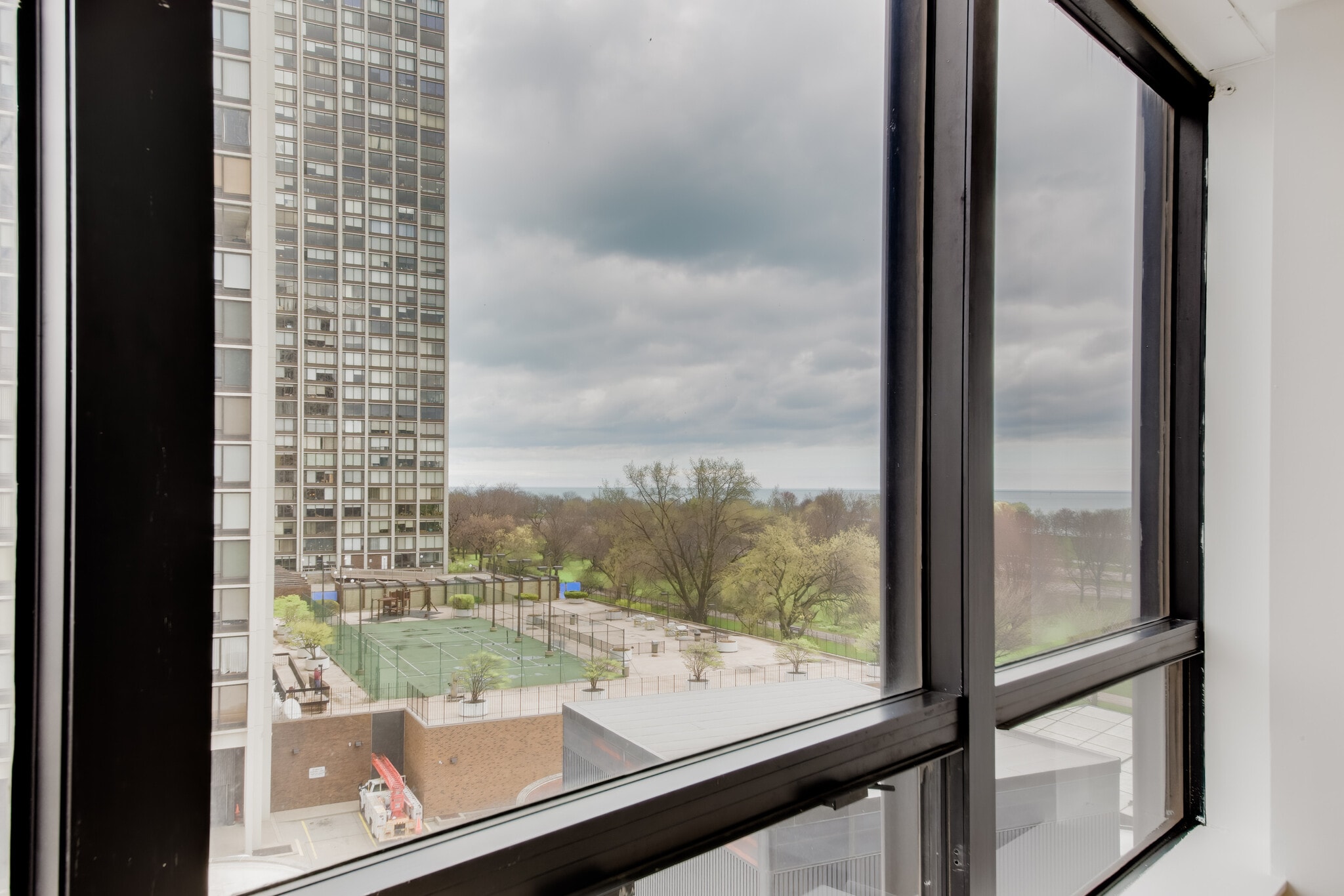 Building Photo - 5415 N Sheridan Rd