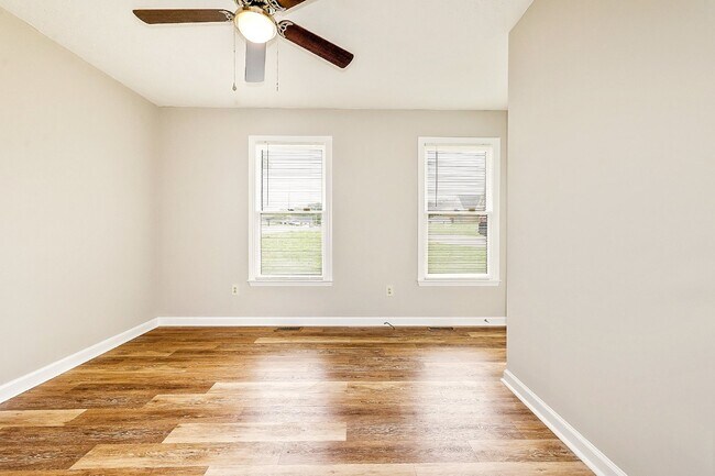 Building Photo - 3 Bed, 2 Bath Home with a Backporch Perfect for Watching Sunsets