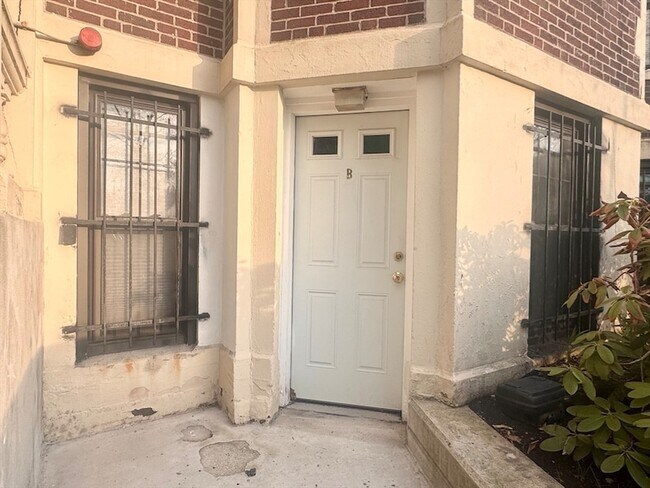 Building Photo - 384 Riverway