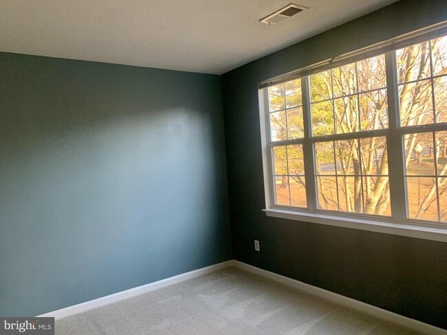 Building Photo - 20301 Beechwood Terrace