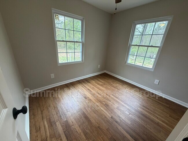 Building Photo - 1195 Fincher Rd