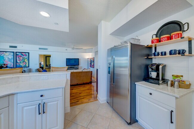 Building Photo - 521 Mandalay Ave