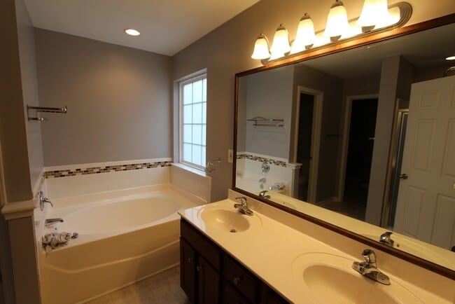 Building Photo - 663 Winding Branch Rd