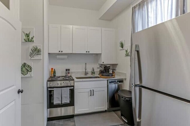 Building Photo - The Artist's Apt. | 1BR | Short North | +Parking