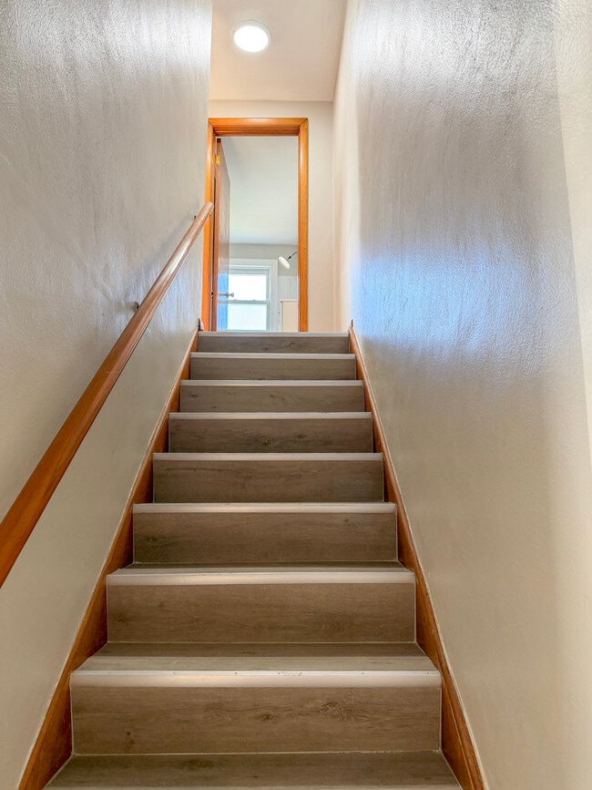 Building Photo - 1612 Maine