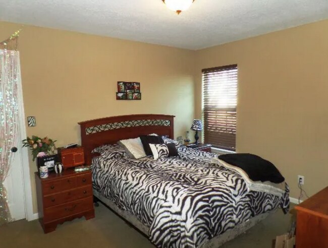 Building Photo - Charming 3BR Home with Open Floor Plan, Screened Porch & Covered Front Porch in Lakeland