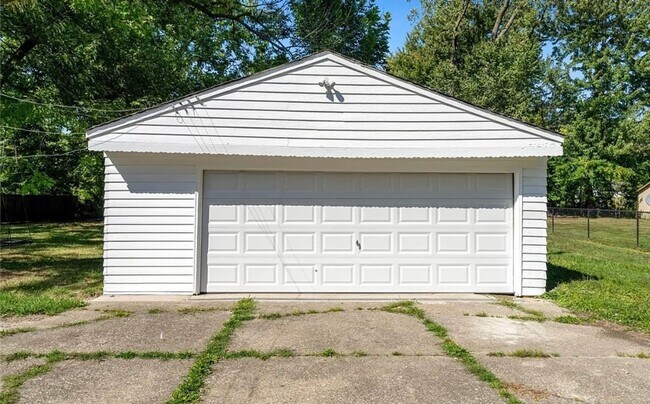 Building Photo - Beautiful 3 Bedroom Mentor Home