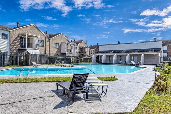 Building Photo - 10137 Waterstone Dr