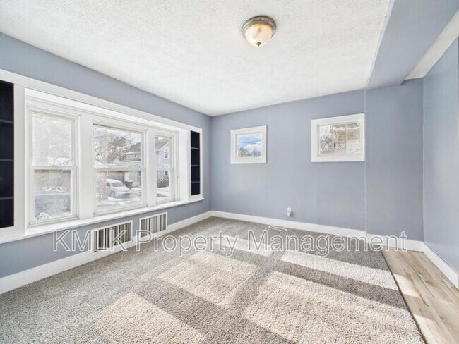 Building Photo - 594 Columbia Ave