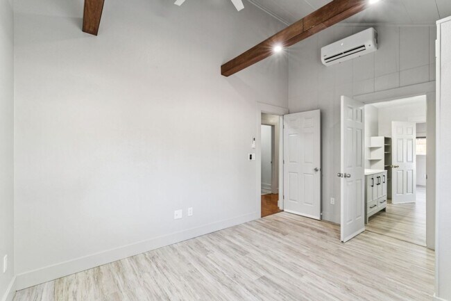 Building Photo - Home for rent with large backyard! 2306 Plum St