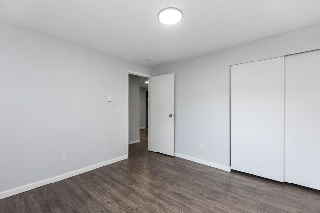 Building Photo - 5199