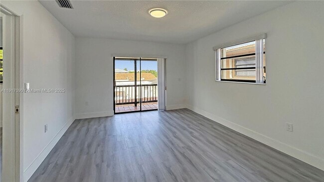 Building Photo - 8877 SW 36th St