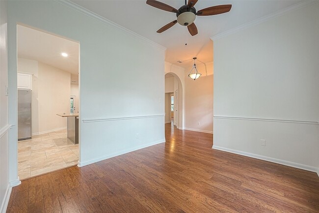 Building Photo - 23759 River Pl Dr