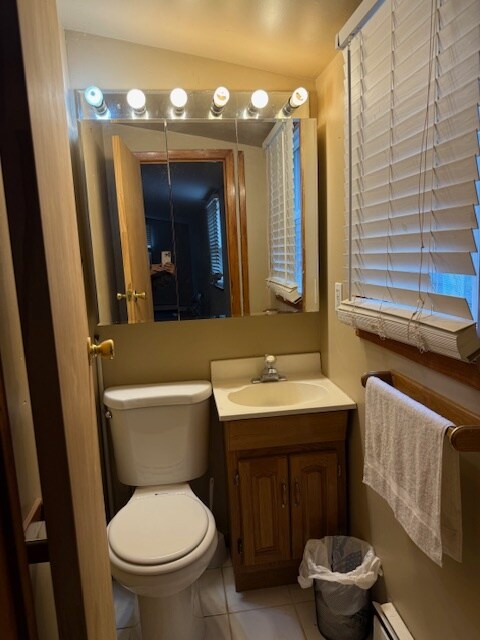 half bath (main floor) - 1 Dix Cir