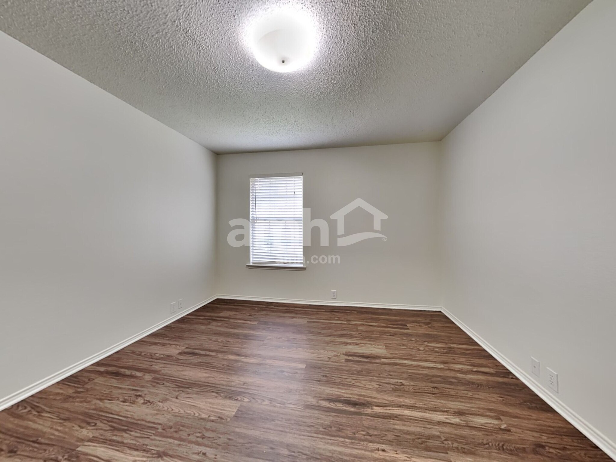 Building Photo - 8520 Auburn Dr