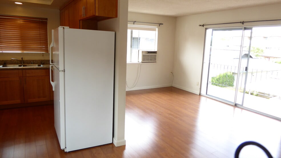 Front room - 3140 Neal Ave