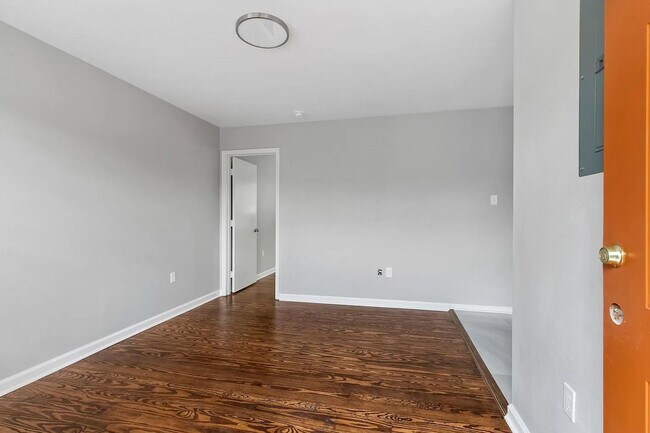 Building Photo - Renovated 1BD/1BA 2 Blocks Off St. Charles Ave.
