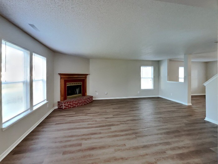Building Photo - 9207 Wandflower Dr