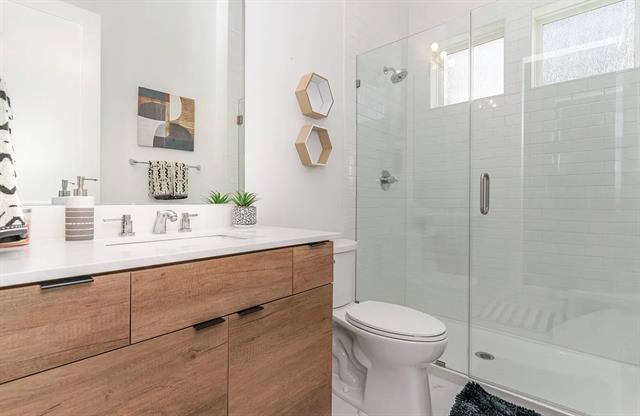 Building Photo - 2239 Lovedale Ave