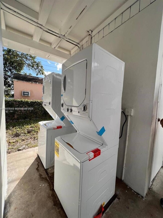 Building Photo - 1100 NW 71st St