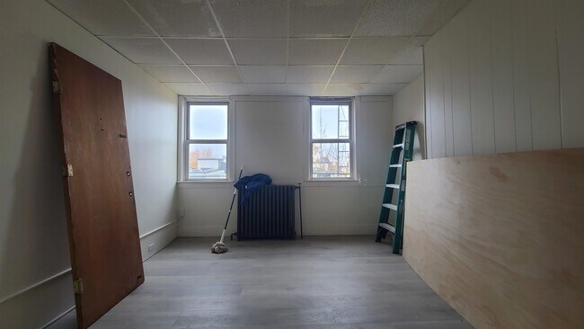 Building Photo - 242 Bowers St