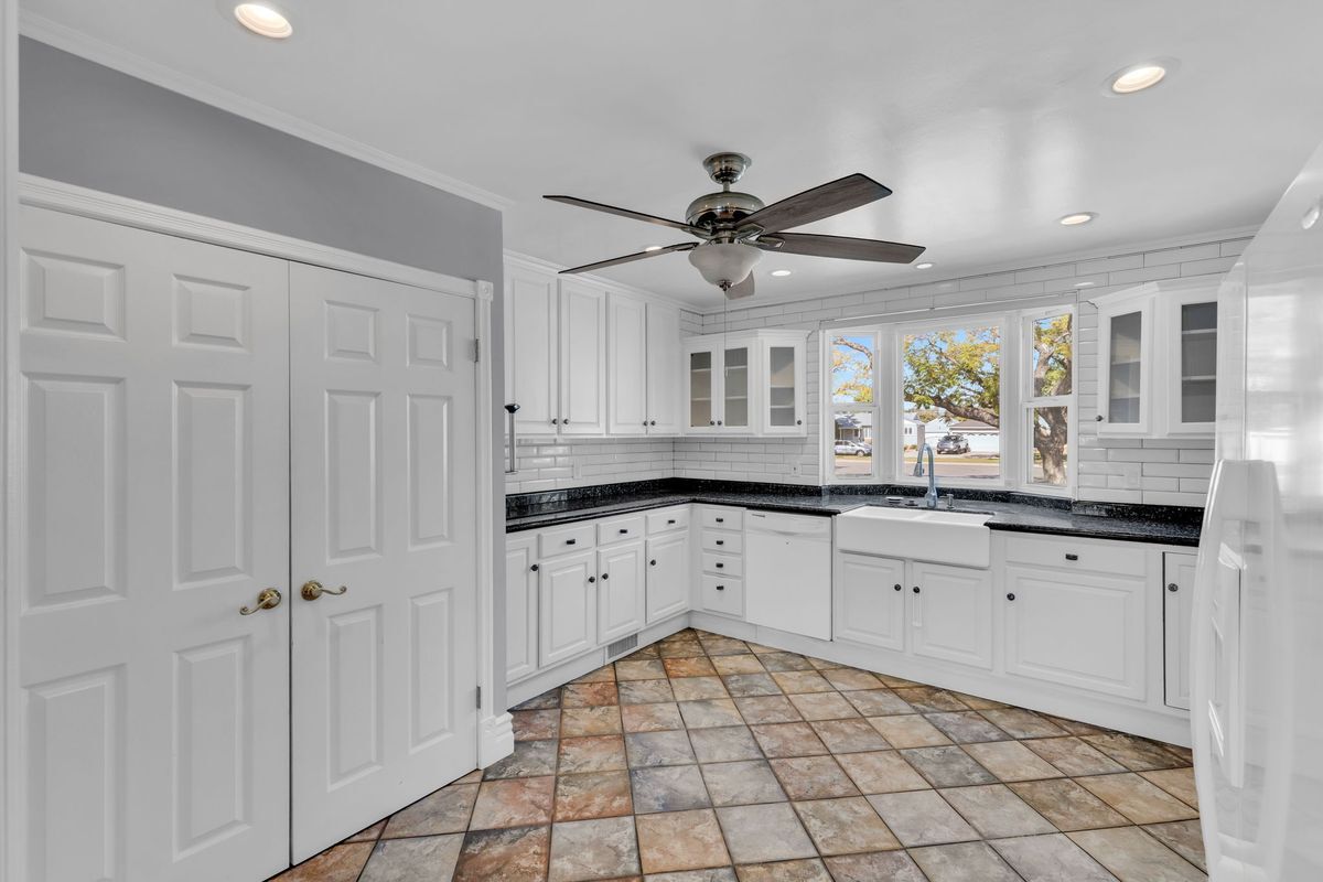 Building Photo - 4220 Los Coyotes Diagonal