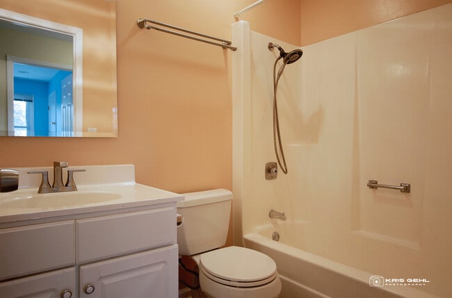 Building Photo - 467 Highland Grove Dr