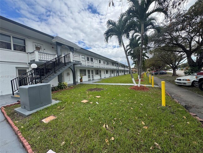 Building Photo - 20337 NE 2nd Ave