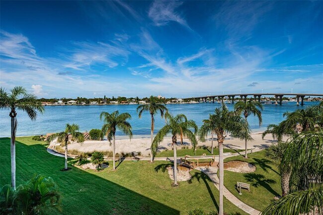 Building Photo - 6081 Bahia Del Mar Cir N