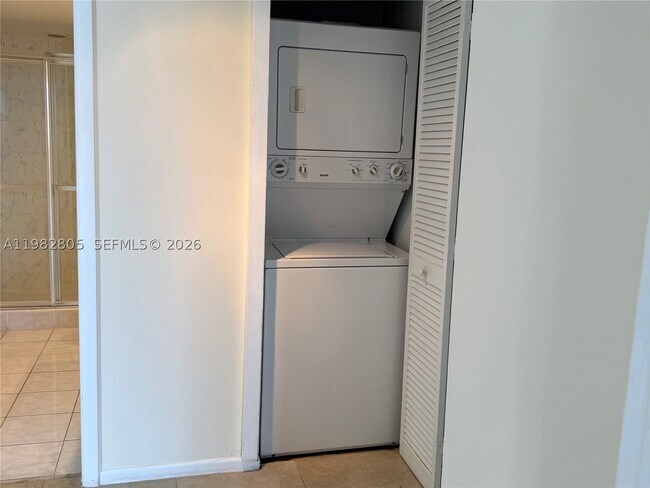 Building Photo - 4000 Towerside Terrace