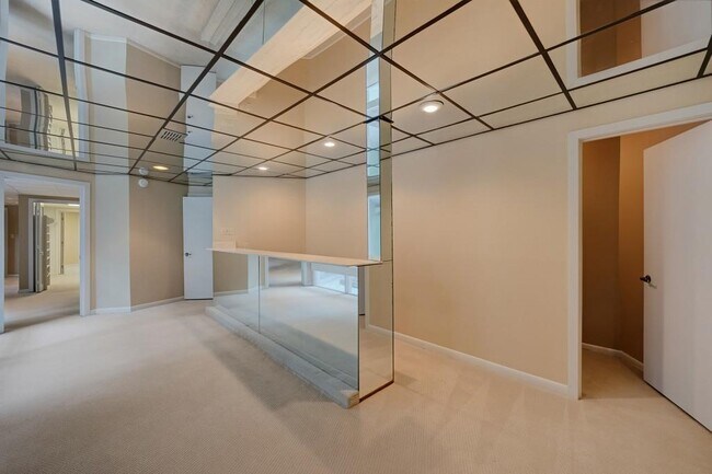 Building Photo - 130 Huntcliff Point NE