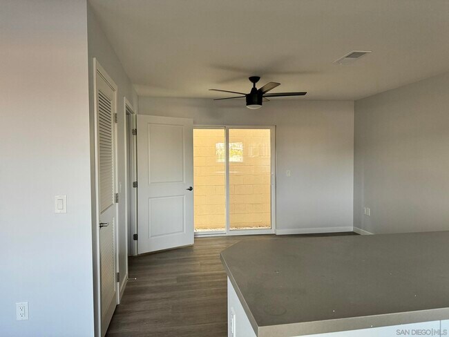 Building Photo - 711 Palm Ave
