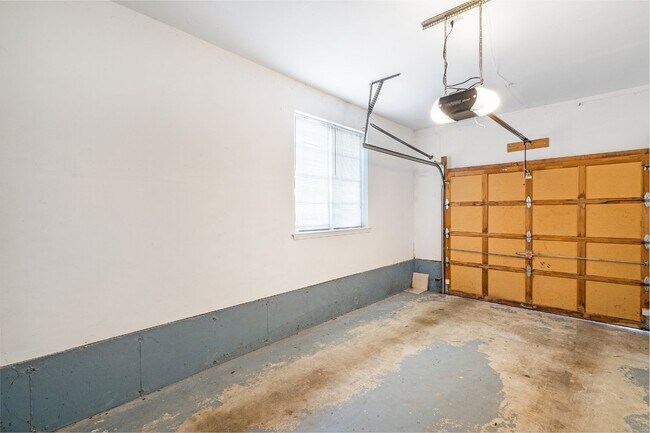 Building Photo - 153 Riveredge Dr