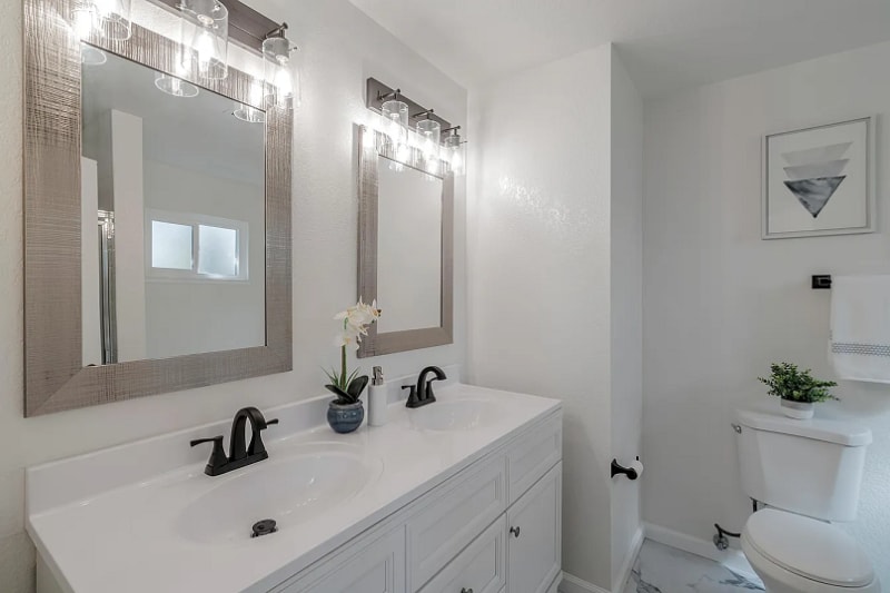 Building Photo - 7675 Sunset Ave