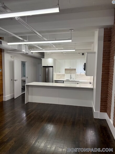 Building Photo - 190 High St