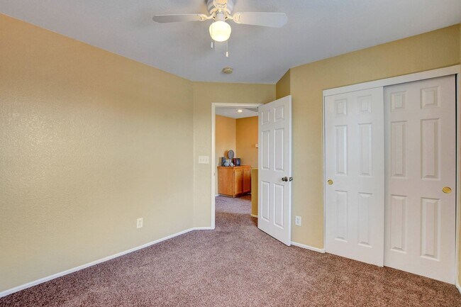 Building Photo - 4 Bedroom with Pool in Centennial Hills
